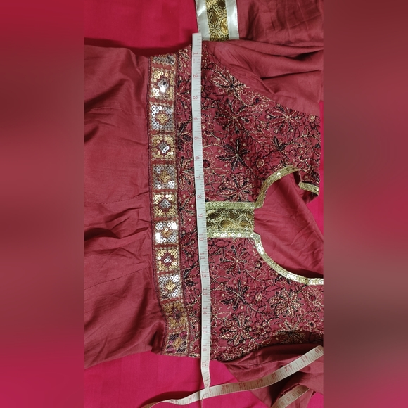 Maroon Embroidered Anarkali Style kurta - Picture 4 of 9